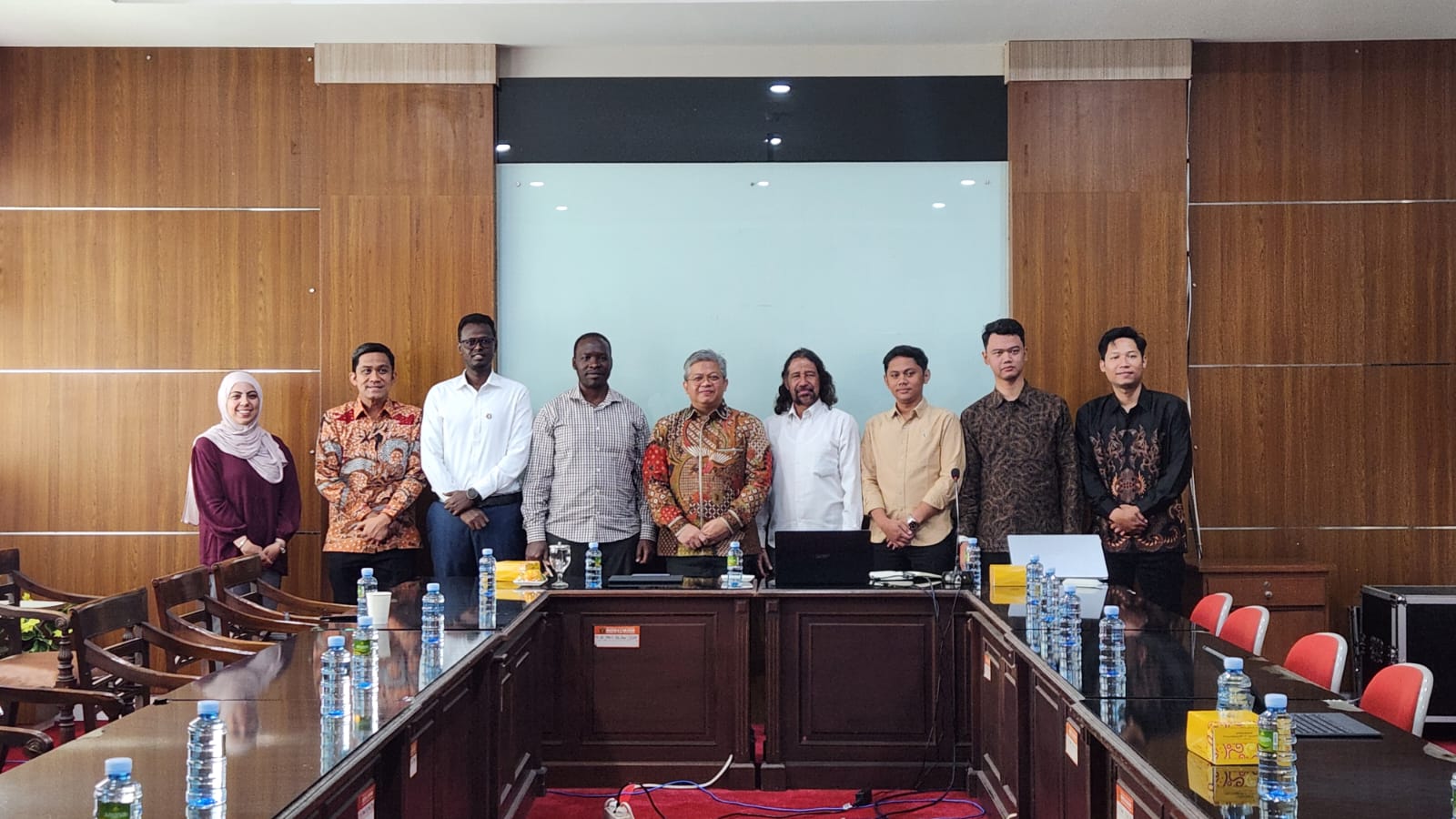 Dr. Hasanudin Beri Kuliah di Kelas Internasional Doktoral Hukum UNISSULA